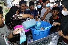Jelang Buka Puasa, Warga...