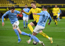 Pecundangi Borussia...