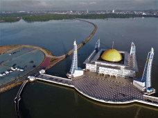 Wisata Religi di Masjid...