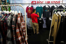 Store JakCloth Hadir...