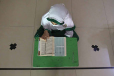 Menunggu Waktu Berbuka...