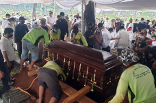 Ratusan Pelayat Antarkan...