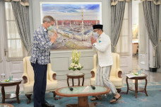 Ridwan Kamil Terima...