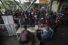 Antrean Panjang Penumpang...