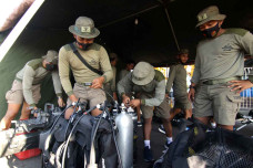 Berpacu dengan Waktu,...