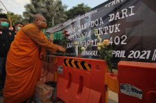 Bunga dan Doa untuk...