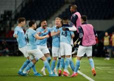 Sikat PSG 2-1, Manchester...