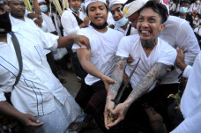 Bikin Ngilu, Begini...