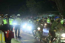 Petugas Nyerah, Pemudik...