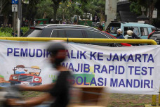 Ramai Spanduk Tolak...