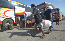 Arus Balik Bus AKAP...