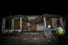 Rumah Warga Rusak Terdampak...