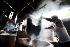 Harga Kedelai Mahal,...