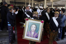 Putri Paku Buwono XII...