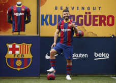 Rela Potong Gaji, Sergio...