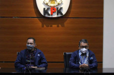 KPK dan Kementerian...
