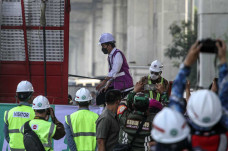Presiden Tinjau Proyek...