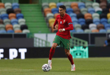 Bantai Israel 4-0, Ronaldo...