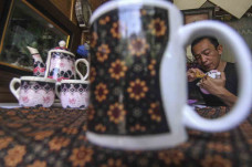 Melihat Kerajinan Batik...