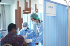 RS MMC Gelar Vaksinasi...
