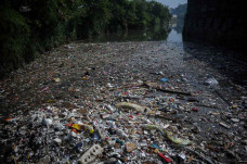 Lautan Sampah di Sungai...