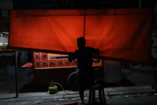 Pembatasan Kegiatan...