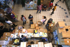 Covid-19 Melonjak, Permintaan...