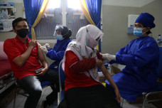 Bangun Imunitas Covid-19,...