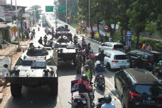Panser TNI Masih Sekat...
