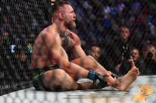 Disaksikan Trump, McGregor...
