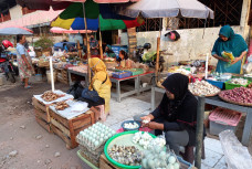 Aktivitas Pasar Peterongan...