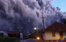 Potret Dahsyatnya Gunung...