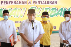 Golkar Serahkan 27 Hewan...