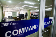 Mengintip Command Room...