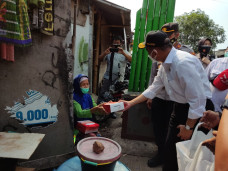 Sidak Distribusi Bansos,...
