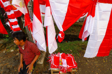 Pedagang Bendera Merah...