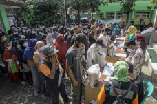 Penyaluran Bantuan Sosial...