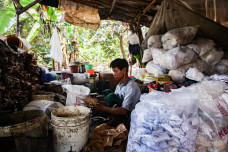 Menyulap Sampah Plastik...
