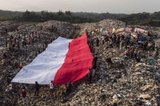 Pembentangan Bendera...