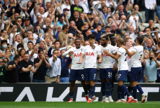 Tottenham Hotspur Tundukkan...