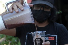 Demi Anak Istri, Rock...