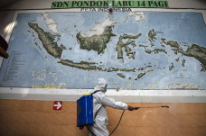 Penyemprotan Disinfektan...