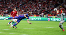 Bantai Hungaria 4-0,...