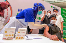 Vaksinasi Bersama Bagi...