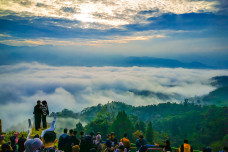 Berwisata ke Negeri...