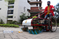 Kreatif, Mahasiswa Ini...