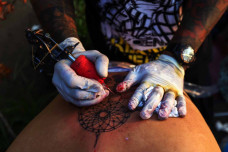 Tato Menjadi Bagian...