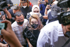 Ayu Ting Ting Dampingi...