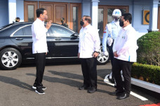 Erick Tohir Dampingi...