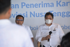 Menko Airlangga Semangati...